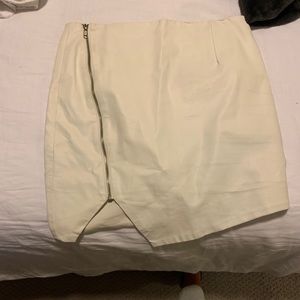 White Faux leather skirt with zipper